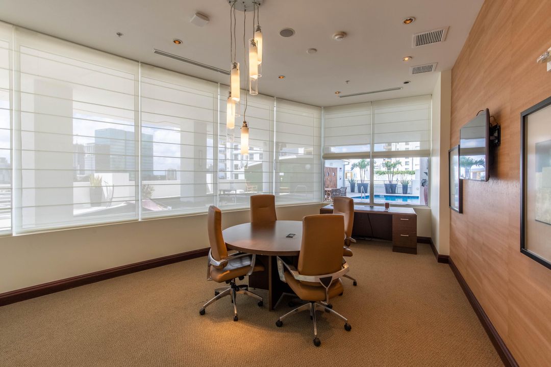 合同活跃: $4,000 (2 贝兹, 2 浴室, 1579 平方英尺)