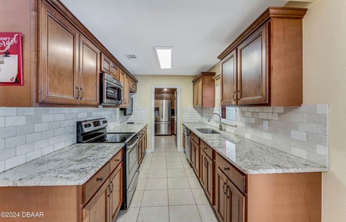 В аренду: $2,300 (3 спален, 2 ванн, 1426 Квадратных фут)