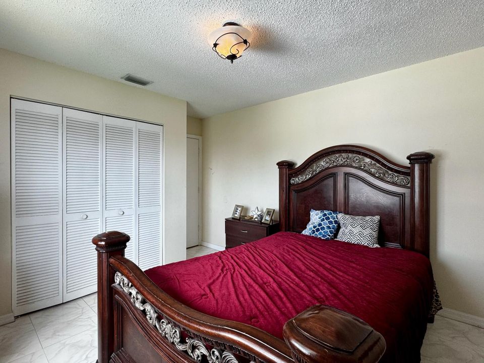 Active With Contract: $173,900 (3 beds, 2 baths, 1116 Square Feet)