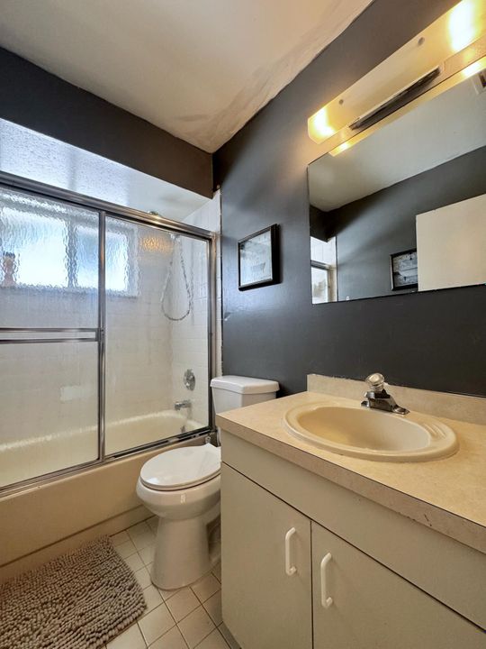 Active With Contract: $173,900 (3 beds, 2 baths, 1116 Square Feet)