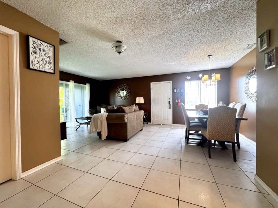 Active With Contract: $173,900 (3 beds, 2 baths, 1116 Square Feet)