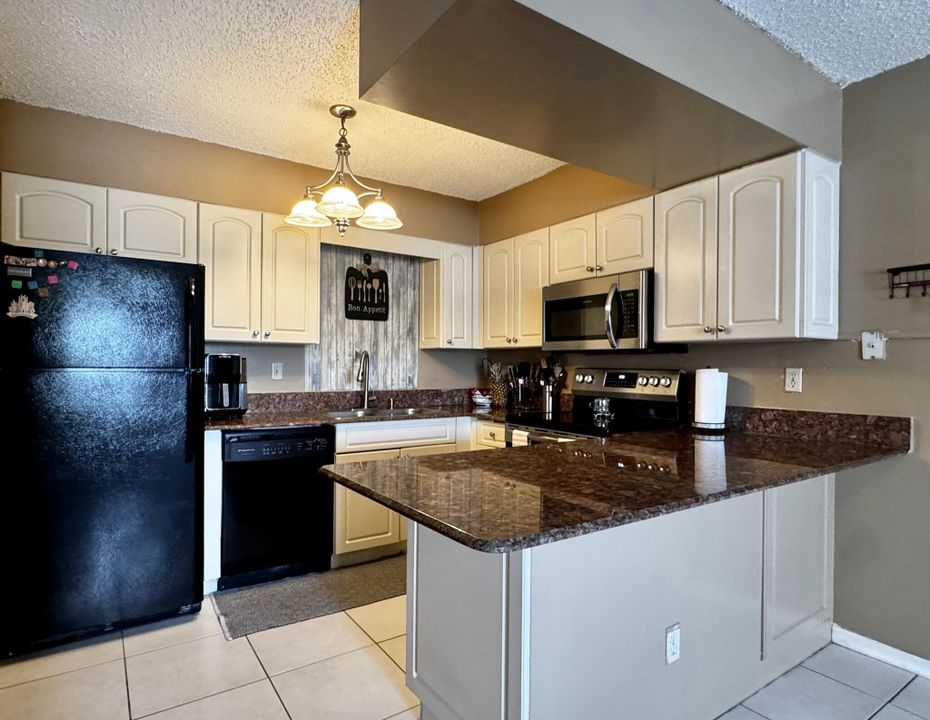Active With Contract: $173,900 (3 beds, 2 baths, 1116 Square Feet)