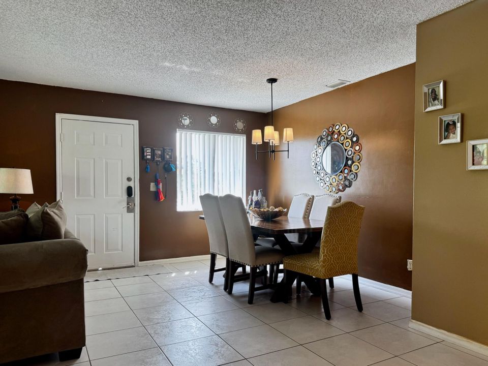 Active With Contract: $173,900 (3 beds, 2 baths, 1116 Square Feet)