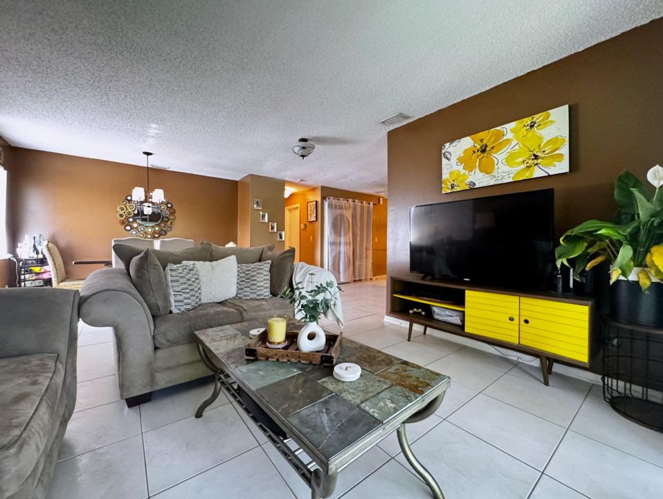 Active With Contract: $173,900 (3 beds, 2 baths, 1116 Square Feet)