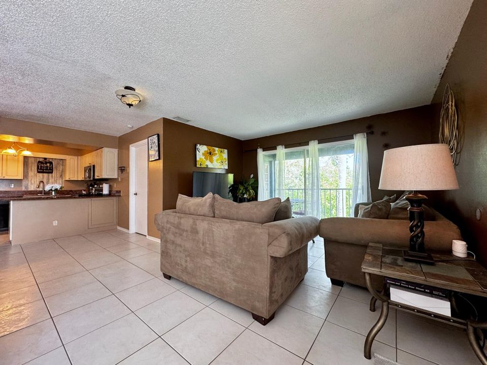 Active With Contract: $173,900 (3 beds, 2 baths, 1116 Square Feet)