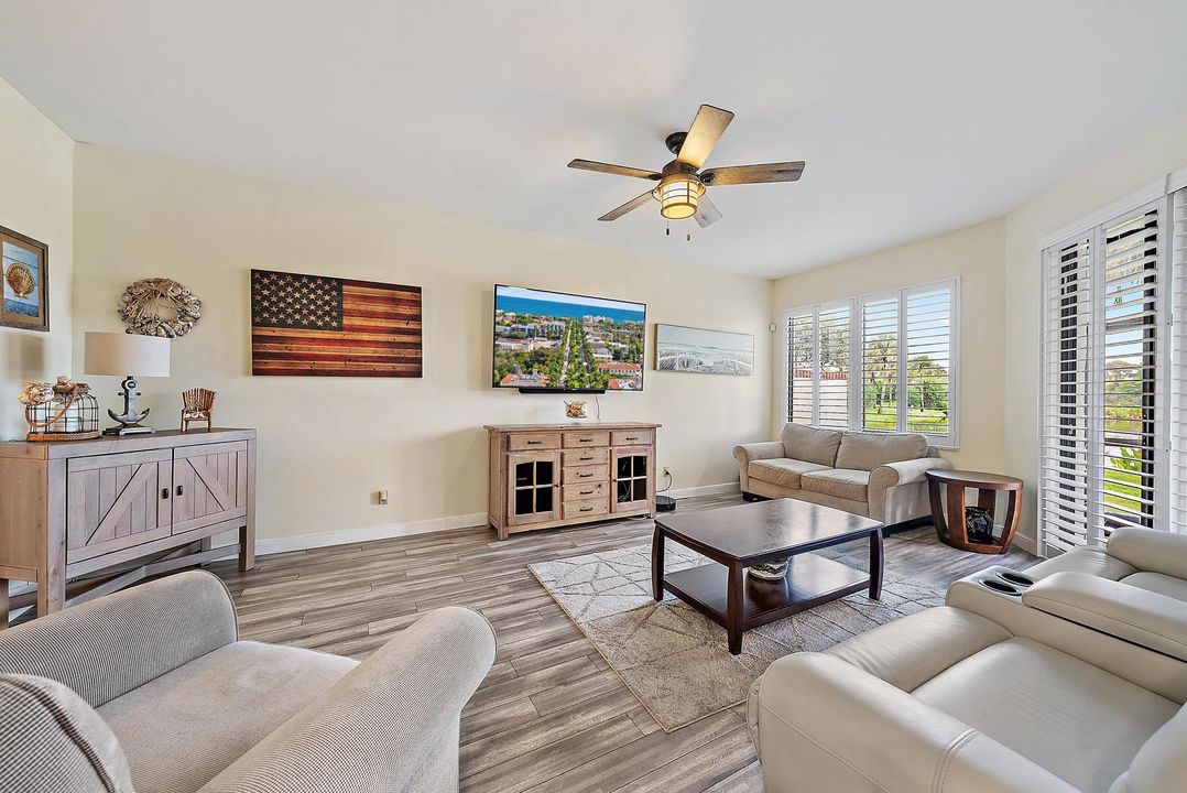 Под контрактом: $5,500 (2 спален, 2 ванн, 1390 Квадратных фут)