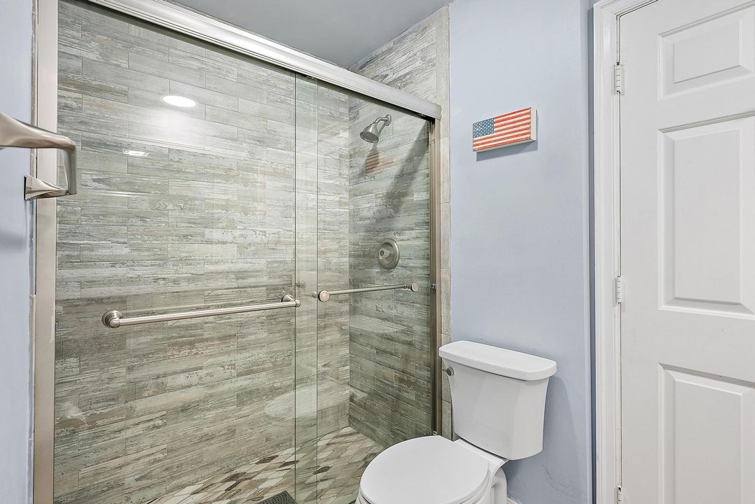 Под контрактом: $5,500 (2 спален, 2 ванн, 1390 Квадратных фут)