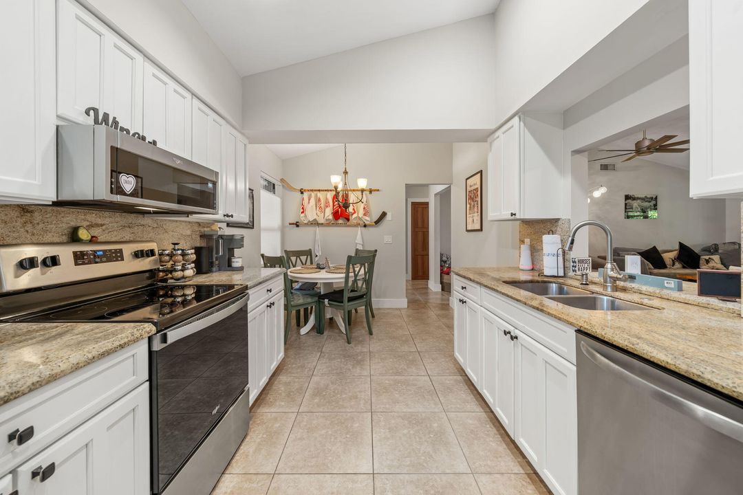 Activo con contrato: $5,500 (2 camas, 2 baños, 1720 Pies cuadrados)