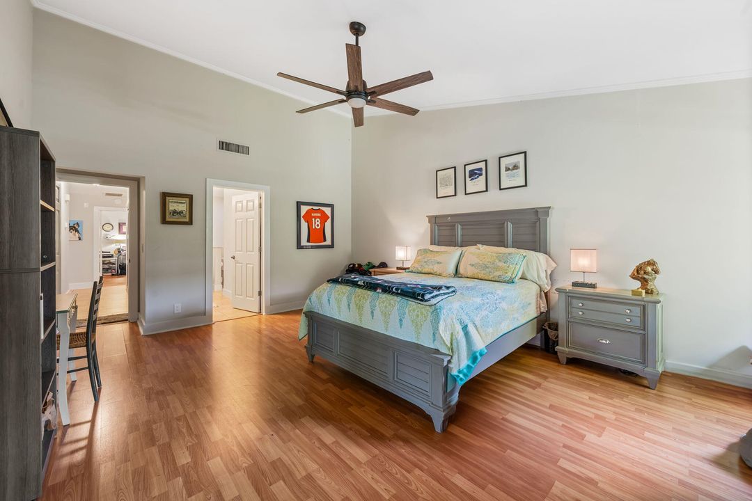 Activo con contrato: $5,500 (2 camas, 2 baños, 1720 Pies cuadrados)