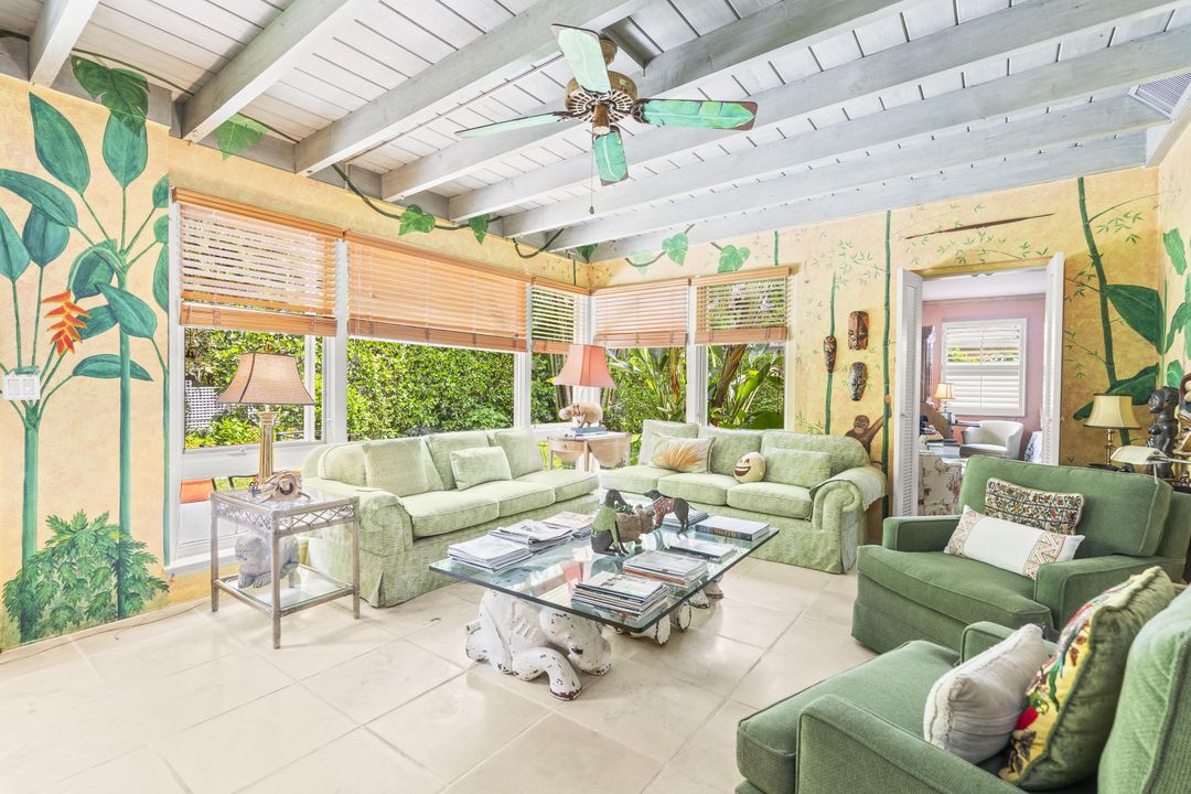 Под контрактом: $6,800,000 (4 спален, 3 ванн, 2334 Квадратных фут)