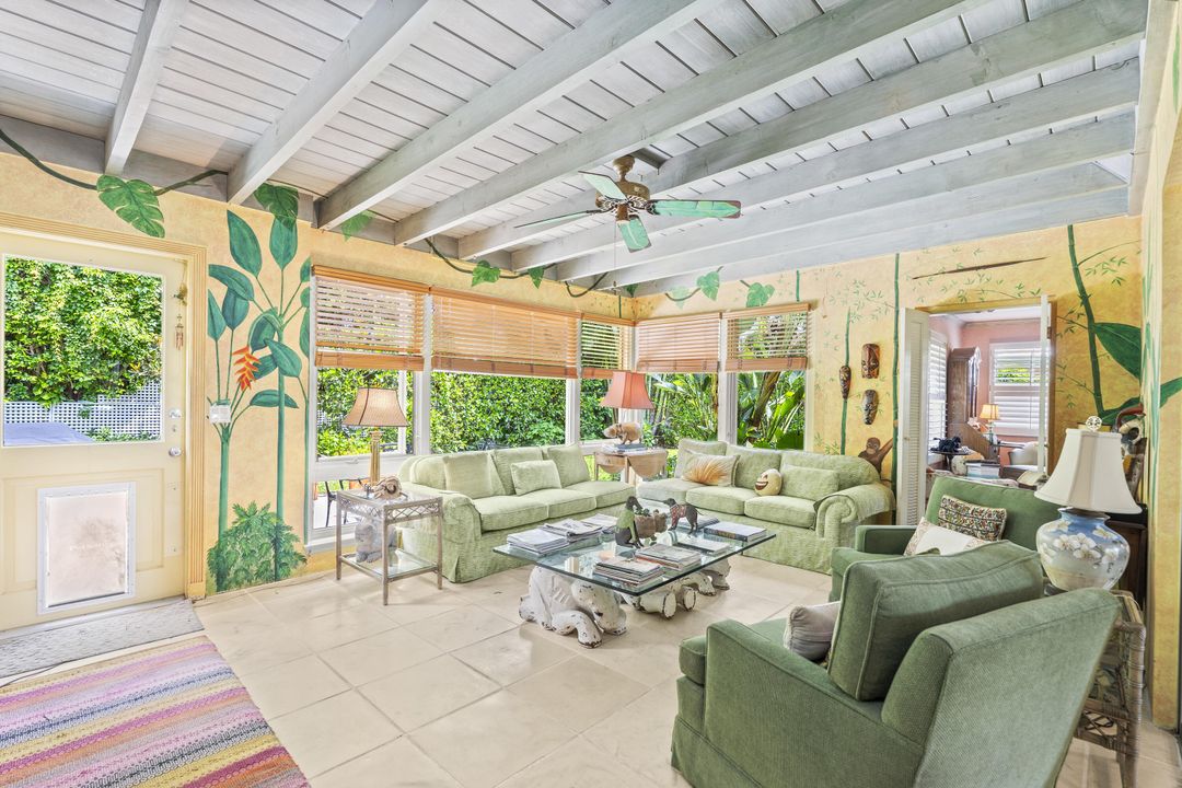 Под контрактом: $6,800,000 (4 спален, 3 ванн, 2334 Квадратных фут)