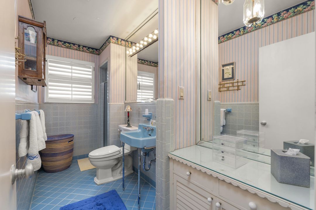 Под контрактом: $6,800,000 (4 спален, 3 ванн, 2334 Квадратных фут)