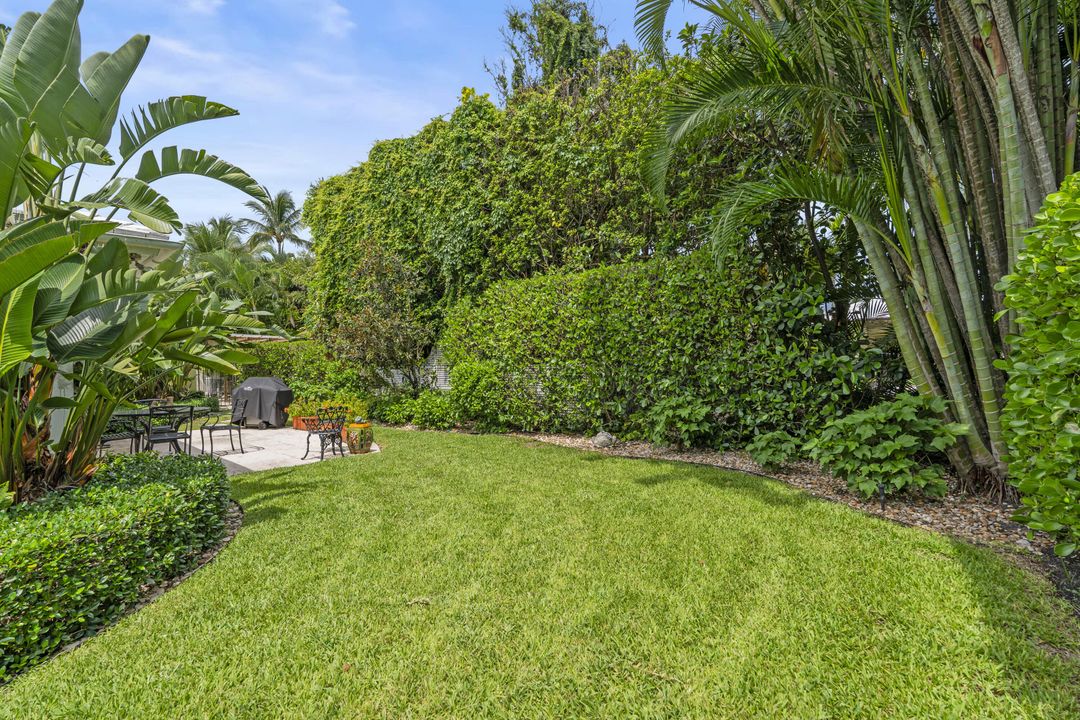 Под контрактом: $6,800,000 (4 спален, 3 ванн, 2334 Квадратных фут)