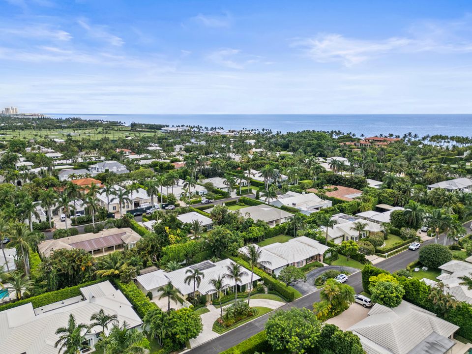 Под контрактом: $6,800,000 (4 спален, 3 ванн, 2334 Квадратных фут)