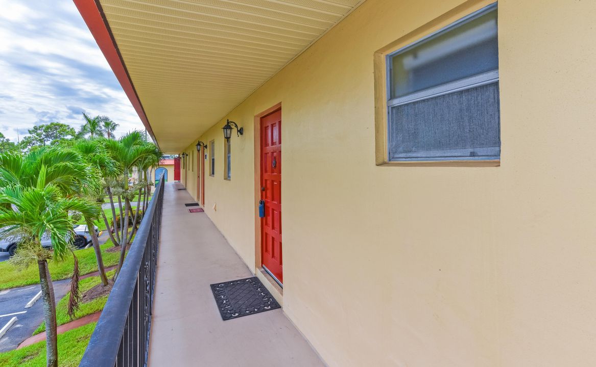 Active With Contract: $59,400 (1 beds, 1 baths, 819 Square Feet)