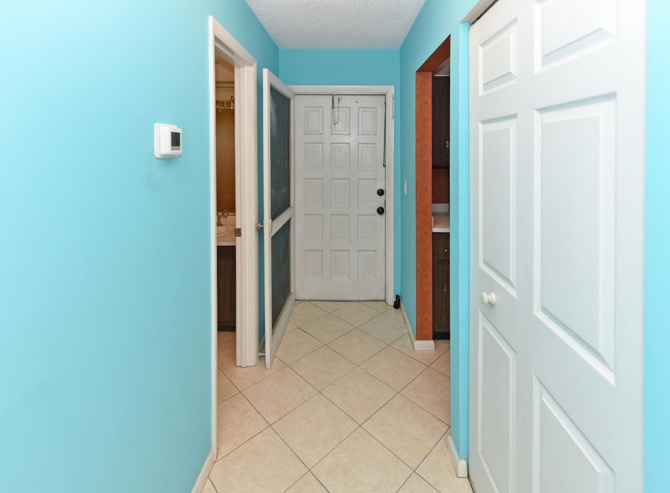 Active With Contract: $59,400 (1 beds, 1 baths, 819 Square Feet)