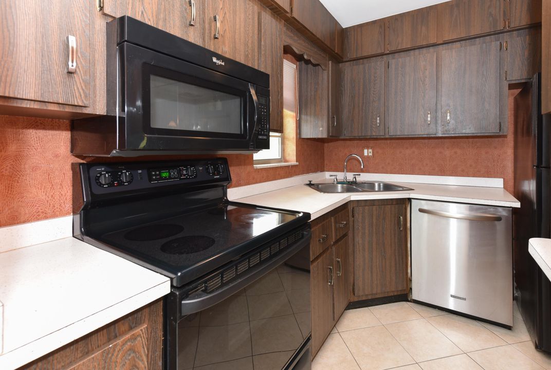 Active With Contract: $59,400 (1 beds, 1 baths, 819 Square Feet)