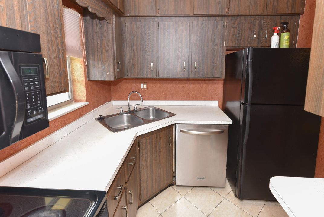 Active With Contract: $59,400 (1 beds, 1 baths, 819 Square Feet)
