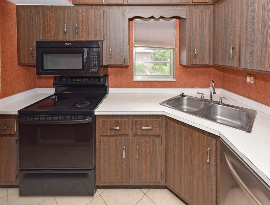 Active With Contract: $59,400 (1 beds, 1 baths, 819 Square Feet)