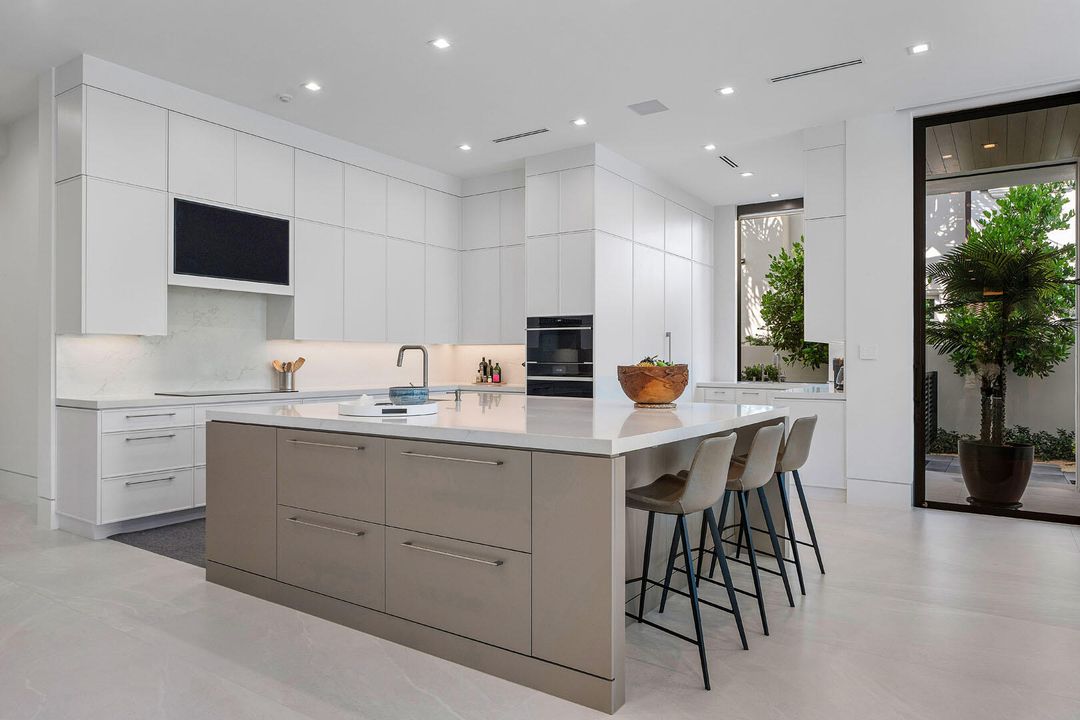 For Sale: $20,000,000 (5 beds, 6 baths, 7536 Square Feet)