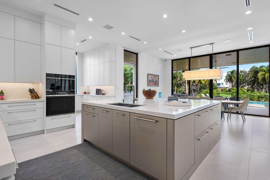 For Sale: $20,000,000 (5 beds, 6 baths, 7536 Square Feet)