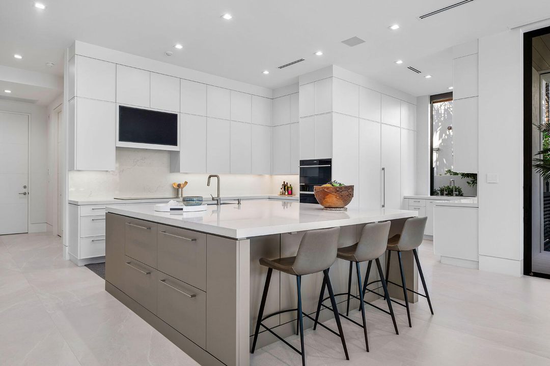 For Sale: $20,000,000 (5 beds, 6 baths, 7536 Square Feet)