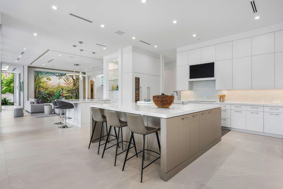 For Sale: $20,000,000 (5 beds, 6 baths, 7536 Square Feet)