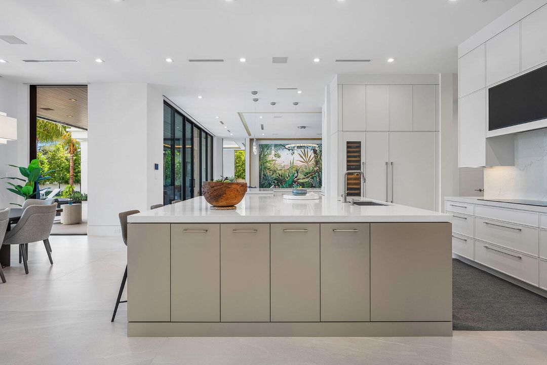 For Sale: $20,000,000 (5 beds, 6 baths, 7536 Square Feet)