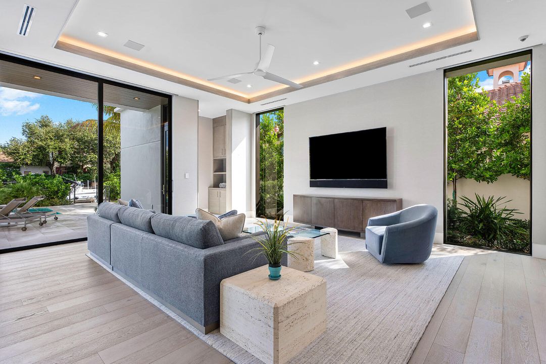 For Sale: $20,000,000 (5 beds, 6 baths, 7536 Square Feet)