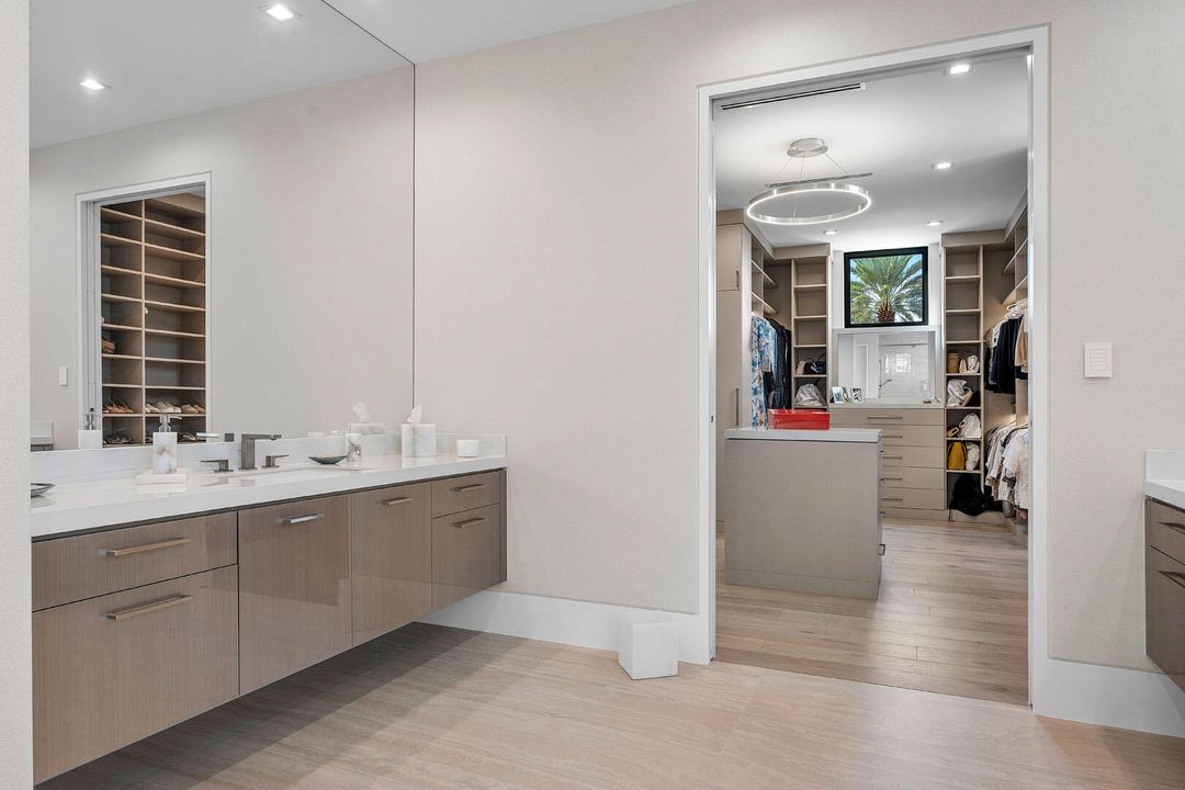 For Sale: $20,000,000 (5 beds, 6 baths, 7536 Square Feet)