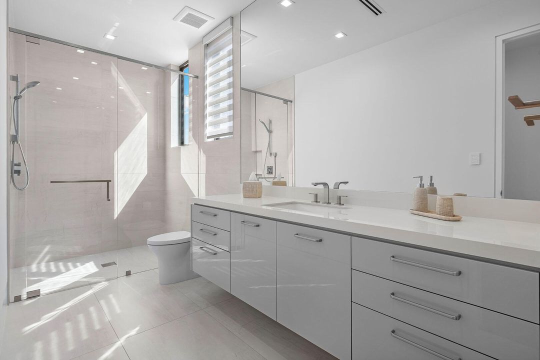 For Sale: $20,000,000 (5 beds, 6 baths, 7536 Square Feet)