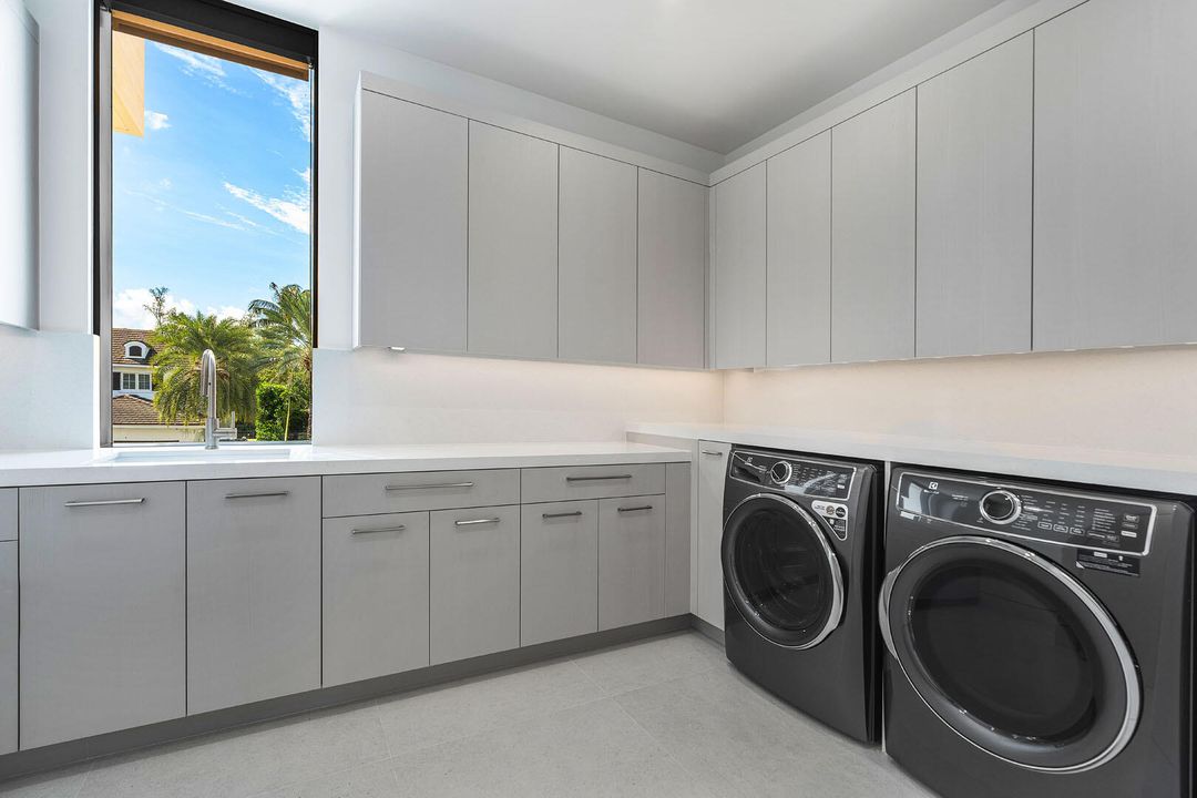 For Sale: $20,000,000 (5 beds, 6 baths, 7536 Square Feet)