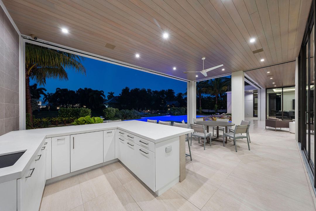 For Sale: $20,000,000 (5 beds, 6 baths, 7536 Square Feet)