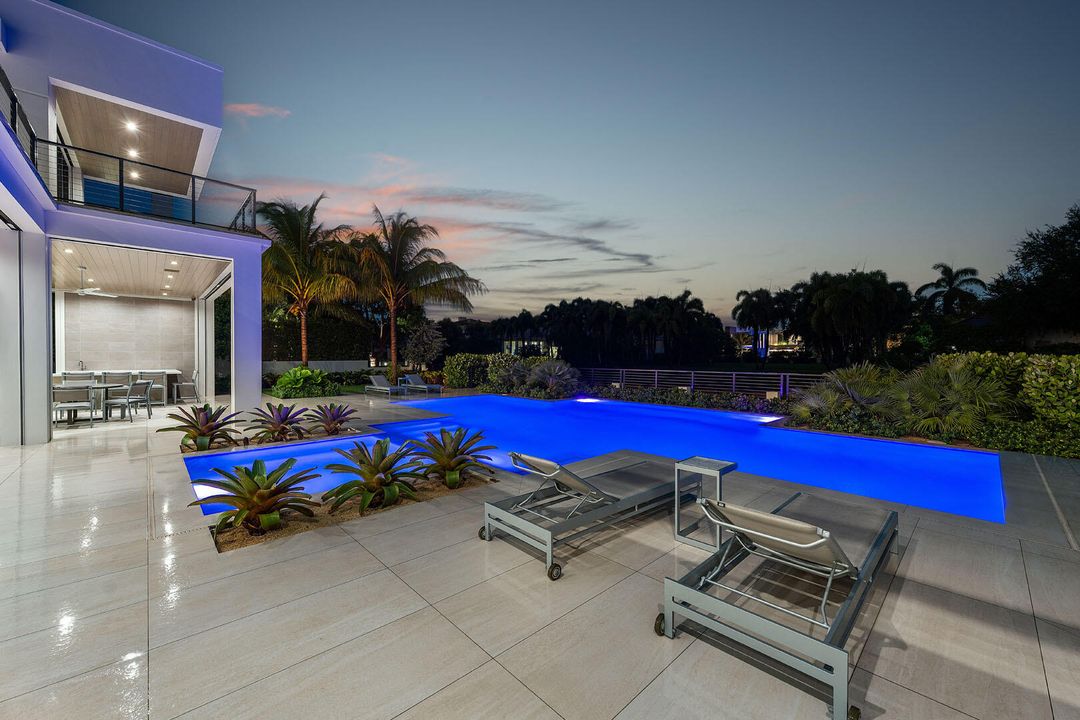 For Sale: $20,000,000 (5 beds, 6 baths, 7536 Square Feet)