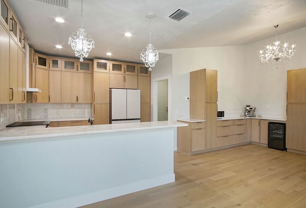 For Sale: $344,999 (3 beds, 2 baths, 1678 Square Feet)