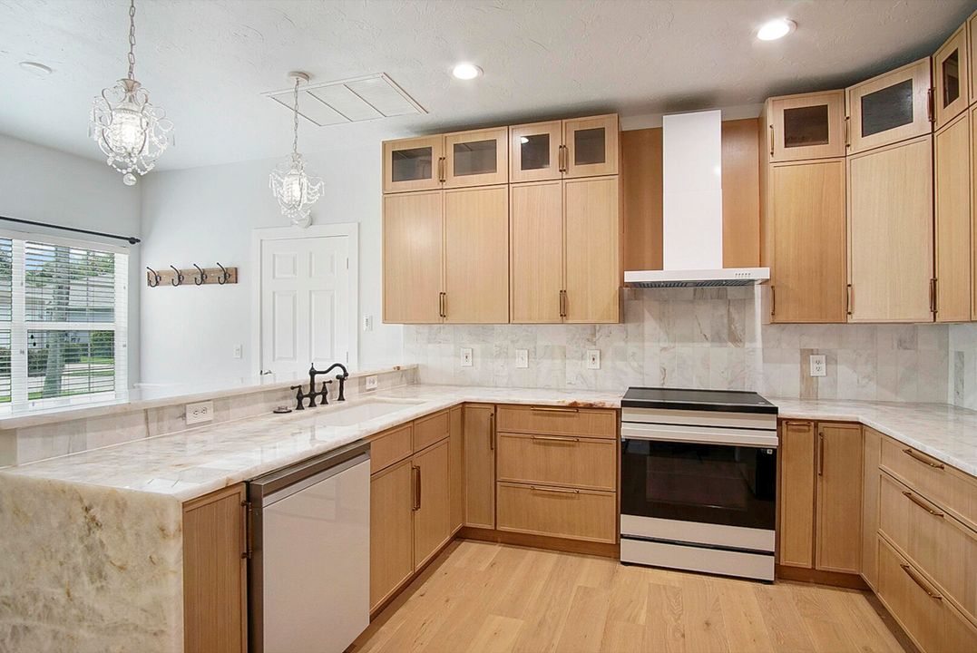 For Sale: $344,999 (3 beds, 2 baths, 1678 Square Feet)