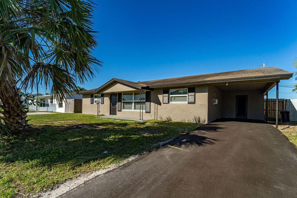 Recently Rented: $3,000 (4 beds, 2 baths, 1442 Square Feet)