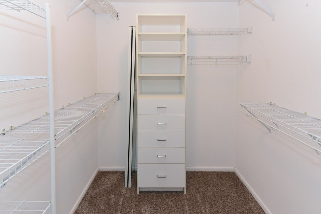 Active With Contract: $59,400 (1 beds, 1 baths, 819 Square Feet)