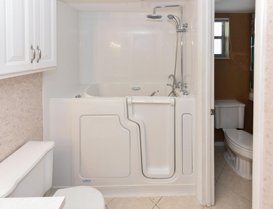 Active With Contract: $59,400 (1 beds, 1 baths, 819 Square Feet)