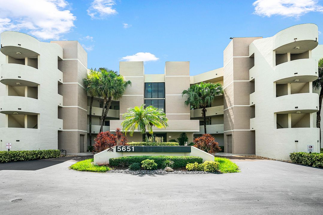 合同活跃: $294,500 (2 贝兹, 2 浴室, 1254 平方英尺)