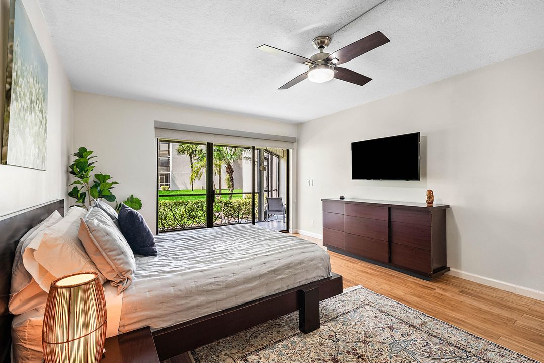 合同活跃: $294,500 (2 贝兹, 2 浴室, 1254 平方英尺)