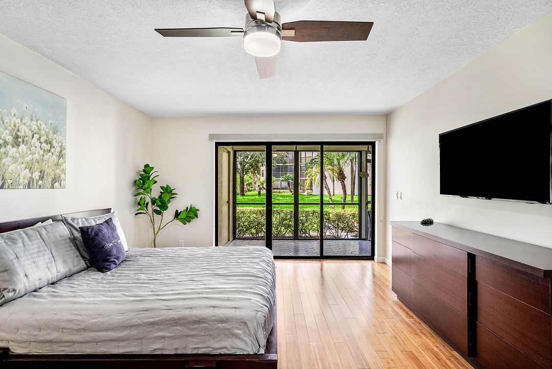 合同活跃: $294,500 (2 贝兹, 2 浴室, 1254 平方英尺)