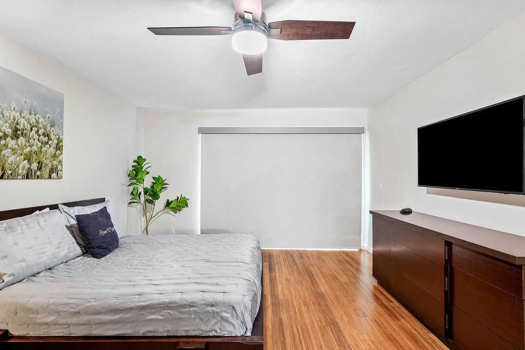 合同活跃: $294,500 (2 贝兹, 2 浴室, 1254 平方英尺)