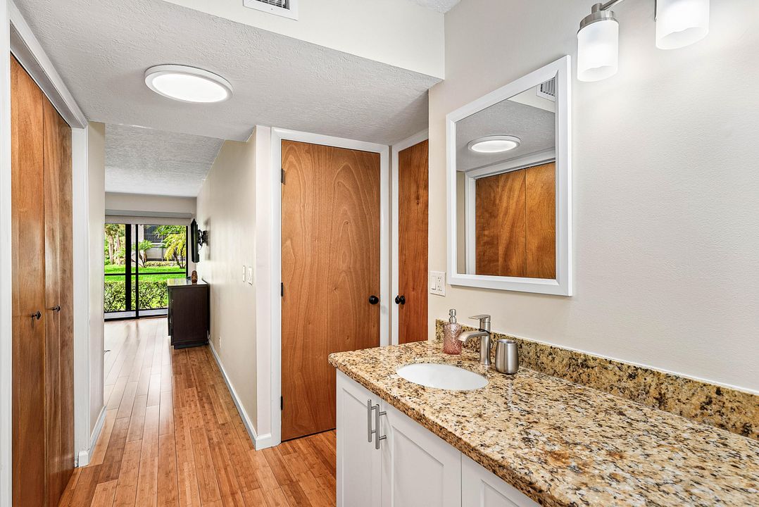 合同活跃: $294,500 (2 贝兹, 2 浴室, 1254 平方英尺)