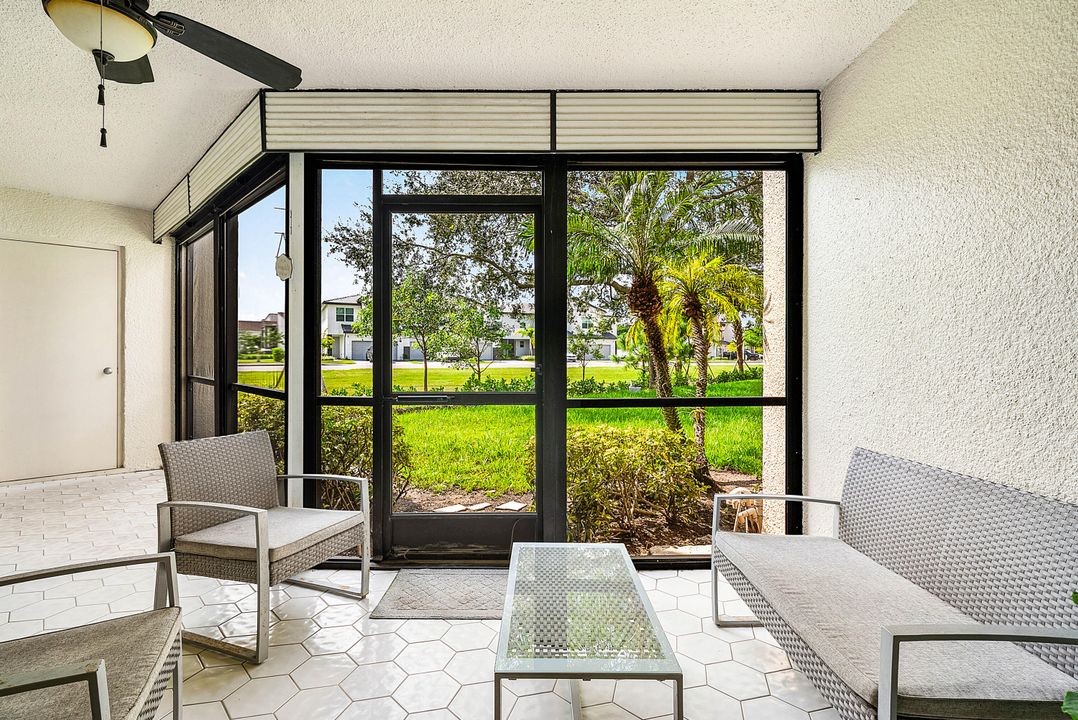 合同活跃: $294,500 (2 贝兹, 2 浴室, 1254 平方英尺)