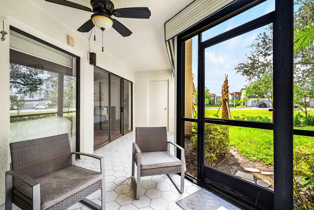 合同活跃: $294,500 (2 贝兹, 2 浴室, 1254 平方英尺)