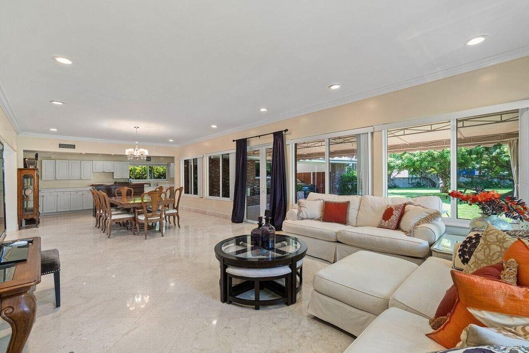 出租: $40,000 (3 贝兹, 3 浴室, 2187 平方英尺)