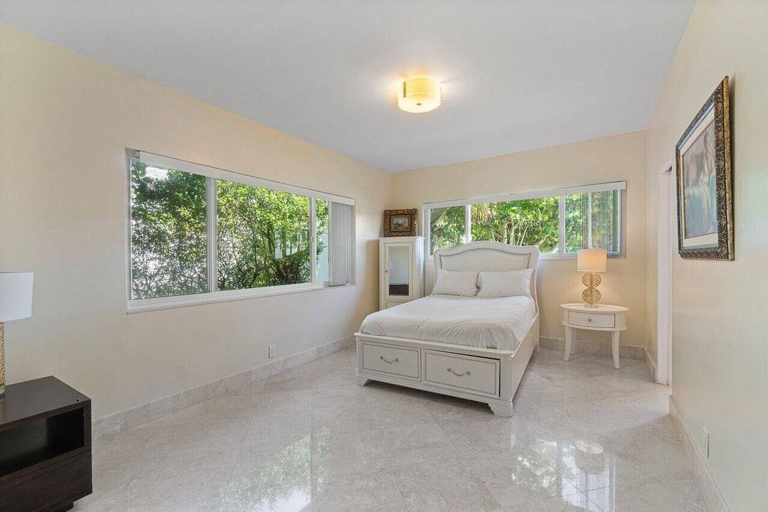 出租: $40,000 (3 贝兹, 3 浴室, 2187 平方英尺)