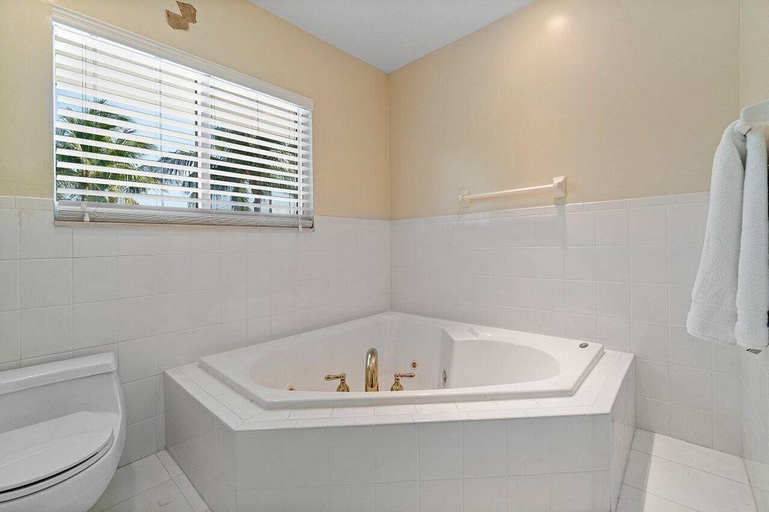 出租: $40,000 (3 贝兹, 3 浴室, 2187 平方英尺)