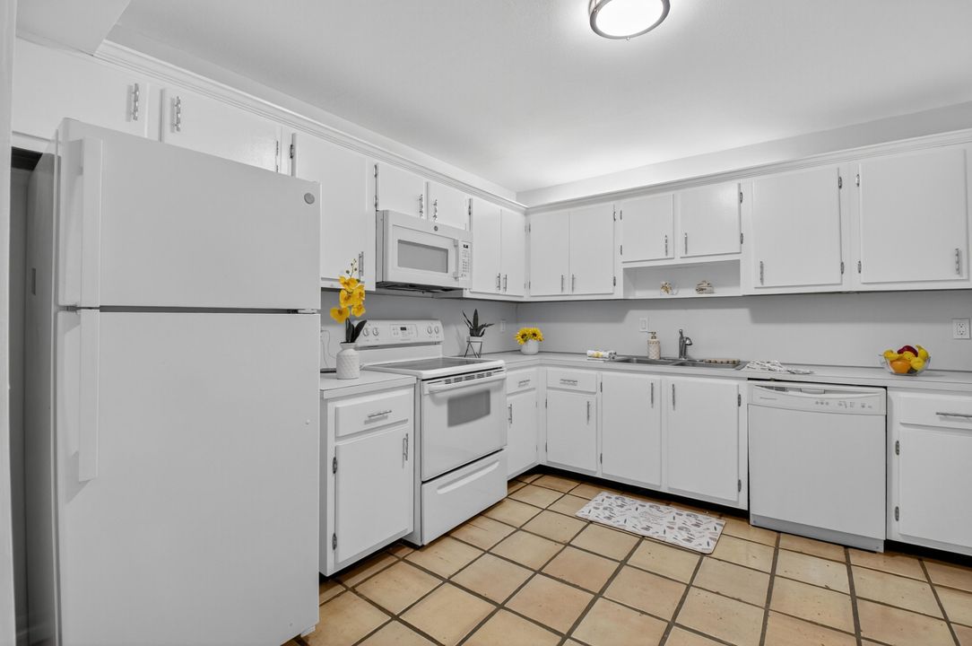 Active With Contract: $235,000 (2 beds, 2 baths, 1188 Square Feet)